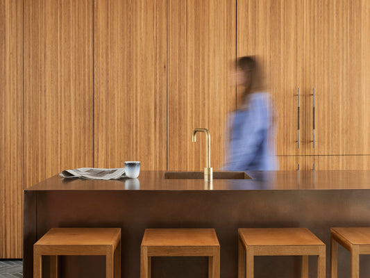 Hvad er TONI Copenhagen? Historien bag Christiansborg armaturet