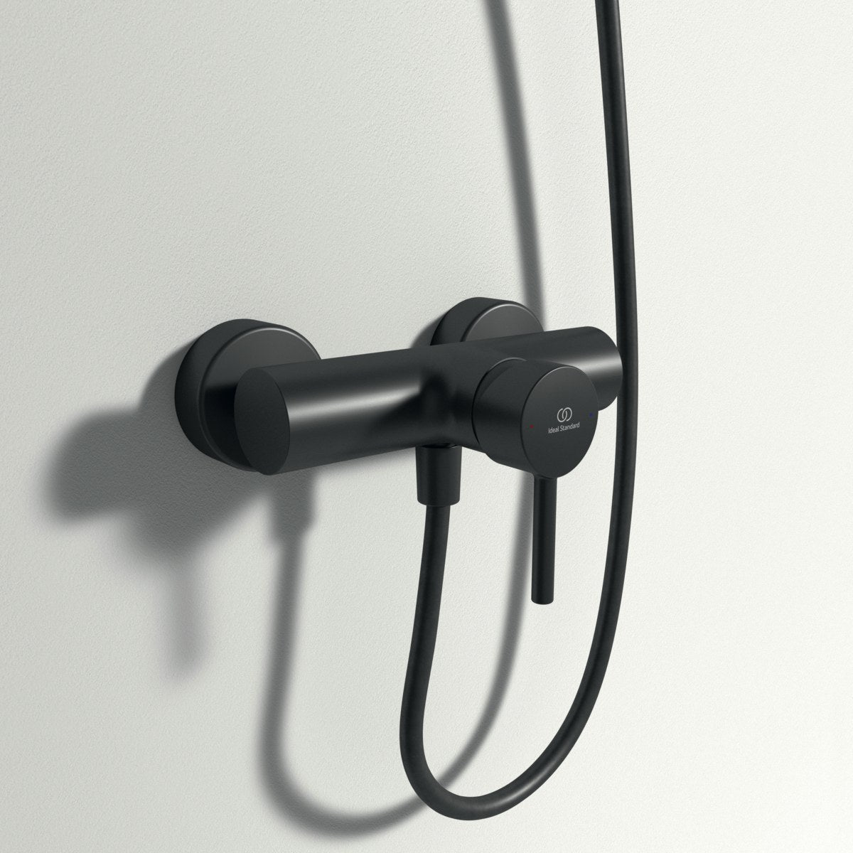 Ideal Standard Ceraline brusearmatur, mat sort – miljøbillede