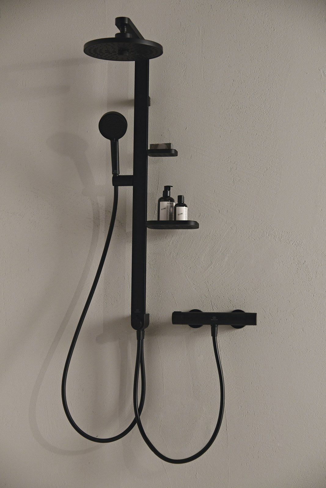Ideal Standard Ceratherm Alu+ brusetermostat, mat sort – miljøbillede