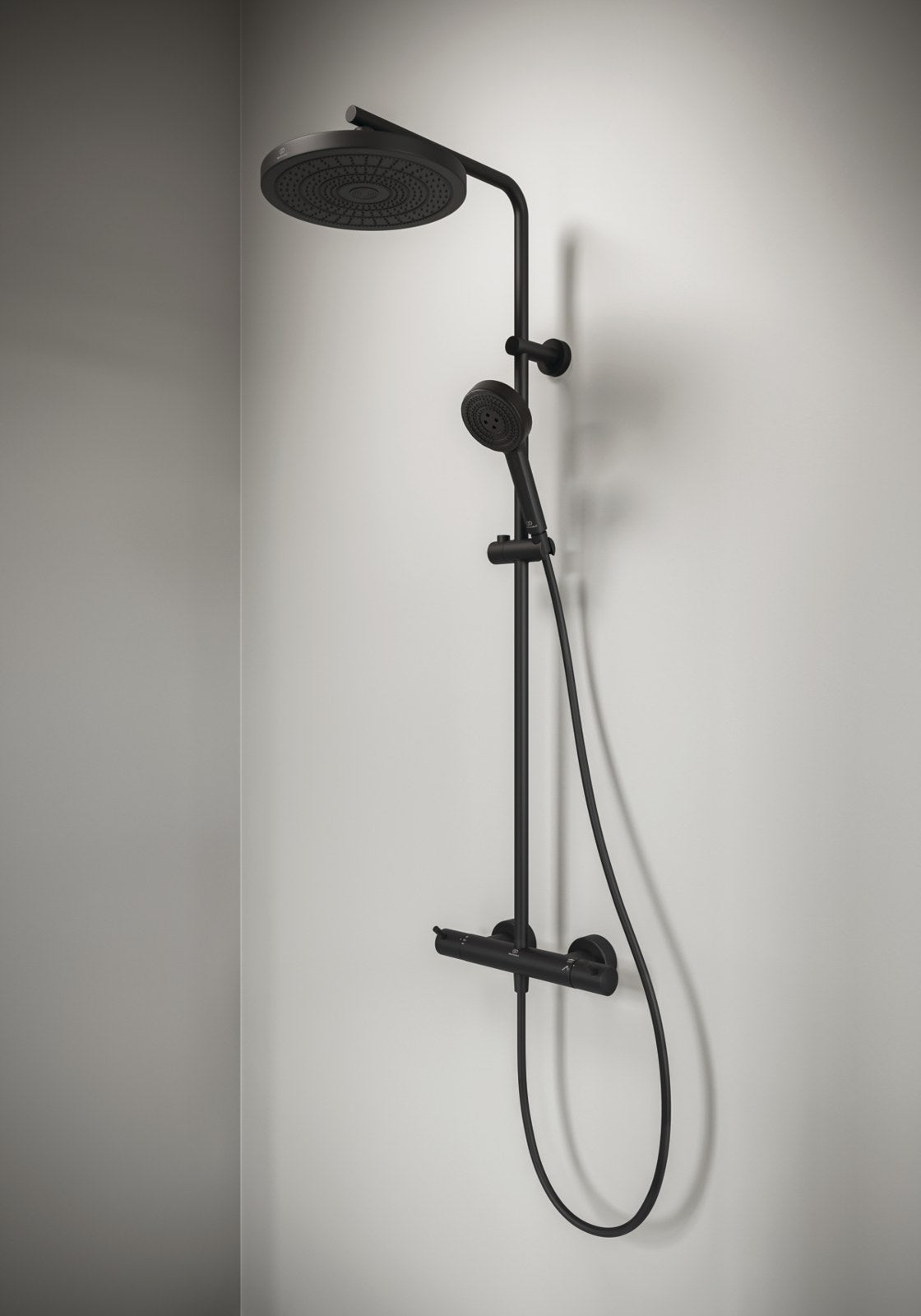 Ideal Standard Ceratherm T25+ brusesystem med termostat, mat sort – miljøbillede