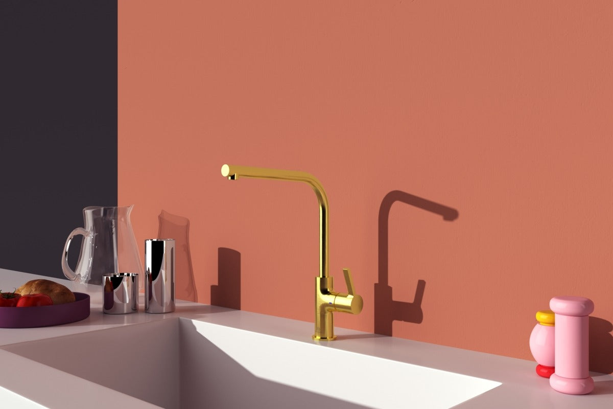 Ideal Standard Gusto køkkenarmatur med L-tud, Brushed Gold – miljøbillede