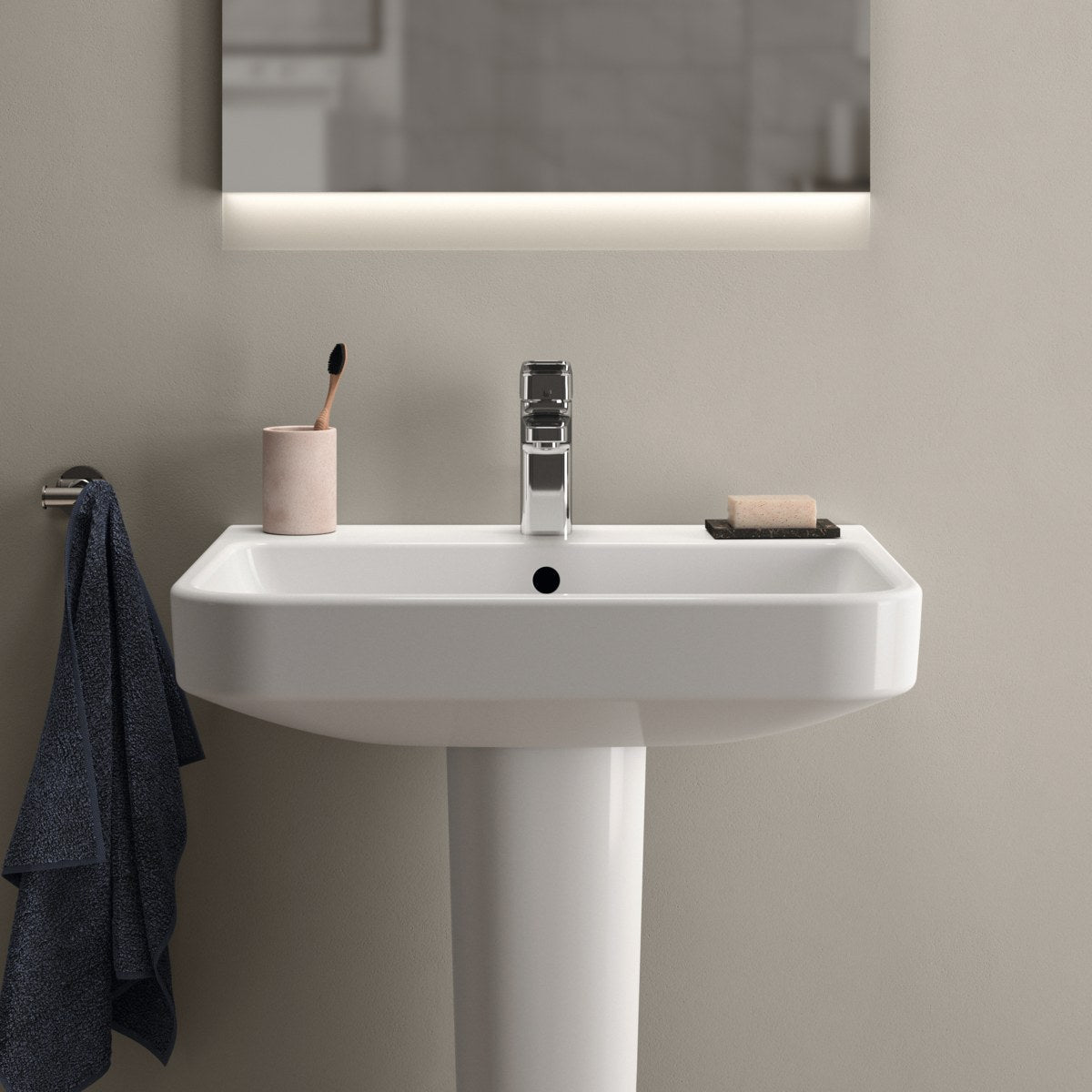 Ideal Standard i.life B håndvask, 60x48 cm, hvid – miljøbillede