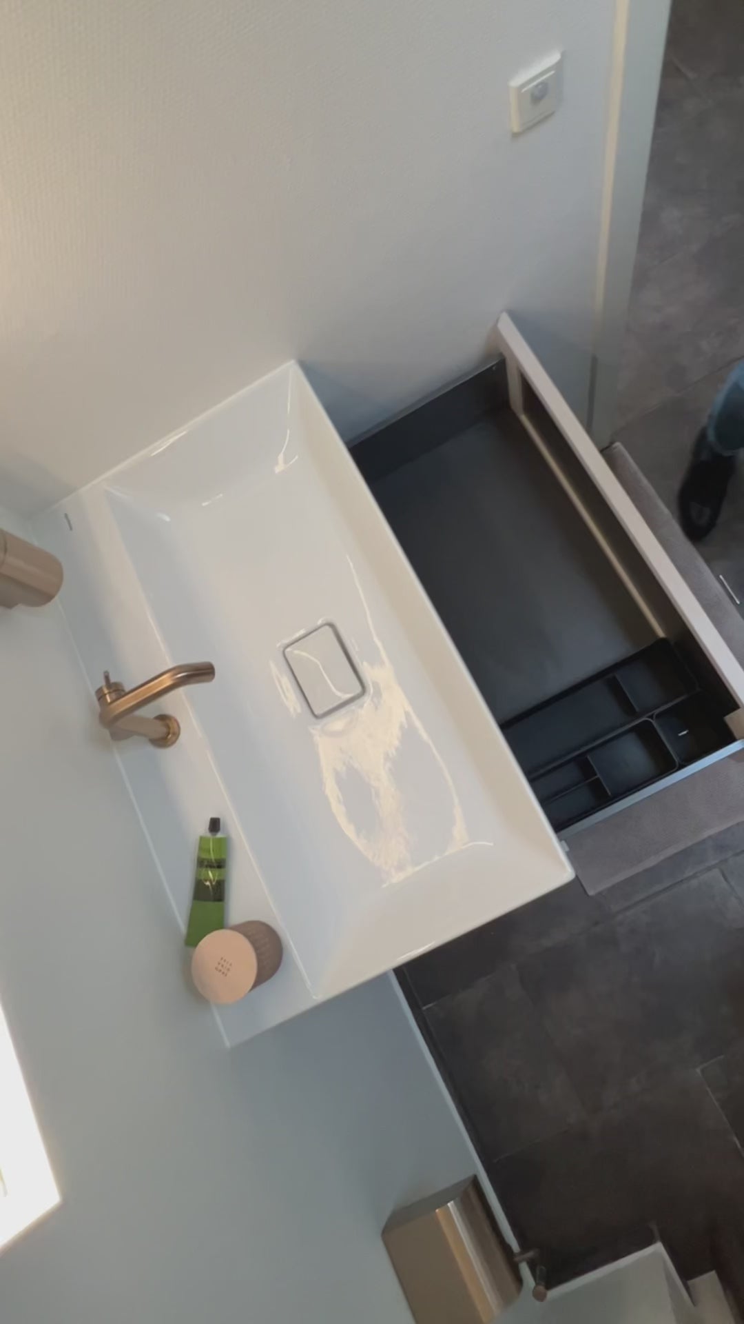 Hansgrohe badeværelsesmøbel