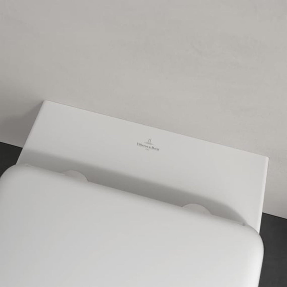 Villeroy & Boch Antao væghængt toilet uden skyllekant inkl. soft close-sæde, hvid – detalje